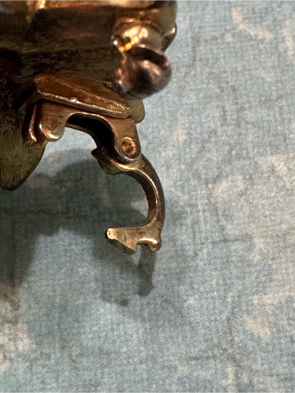 FOUR DAMAGED BROOCHES - Picture 7 of 15